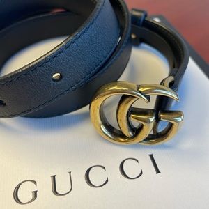 Gucci Skinny Leather Belt with Double G buckle
